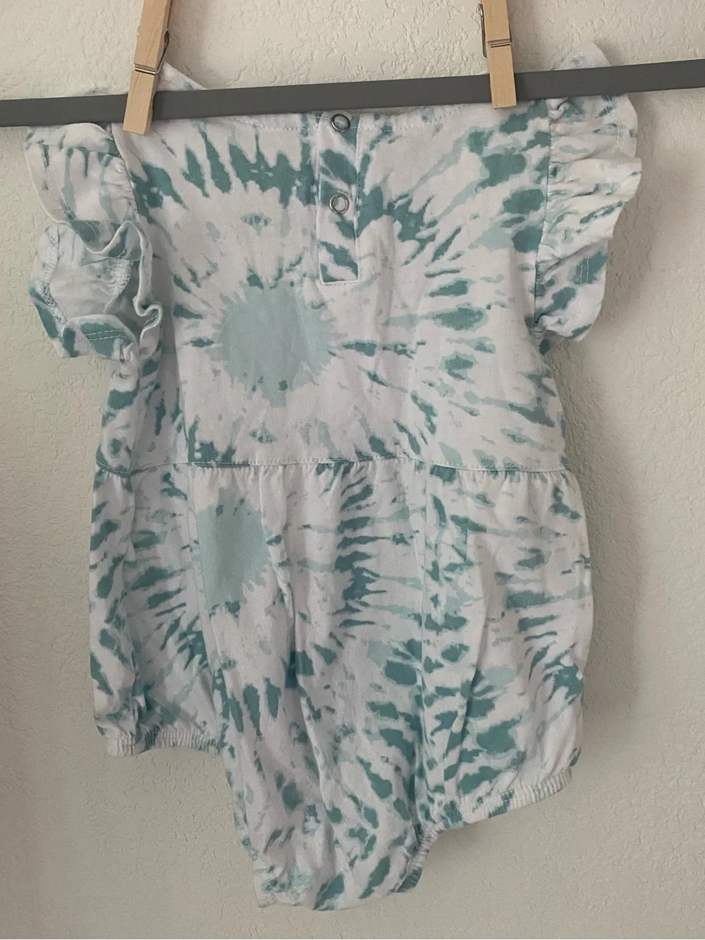 Grayson Mini Tie-Dye Flutter Sleeve Baby Romper - Teal & White